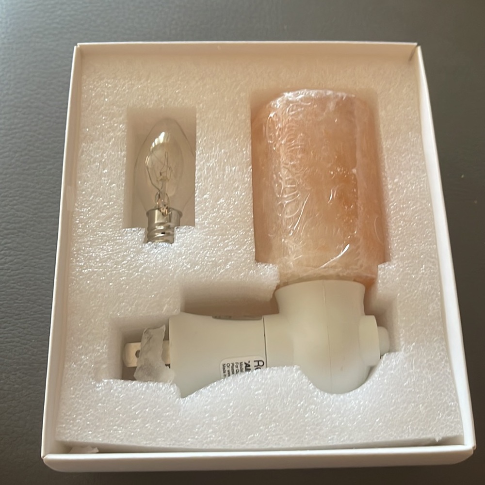 Himalayan Salt Nightlight. - Picture 2 of 10